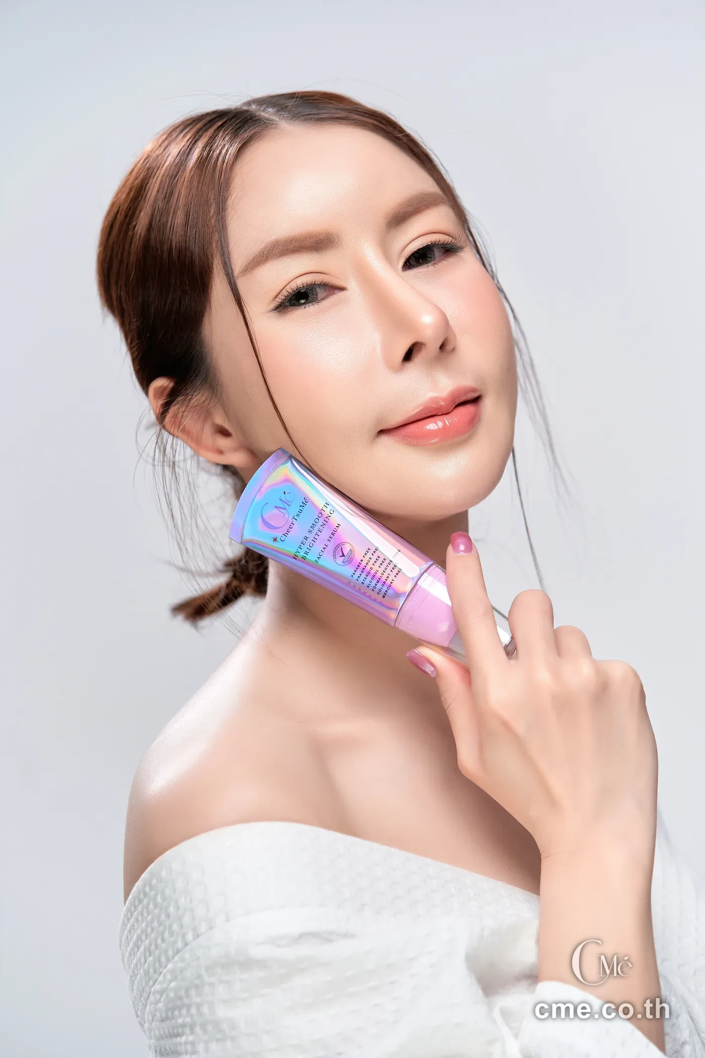 CMe Brightening Serum, glowing skin