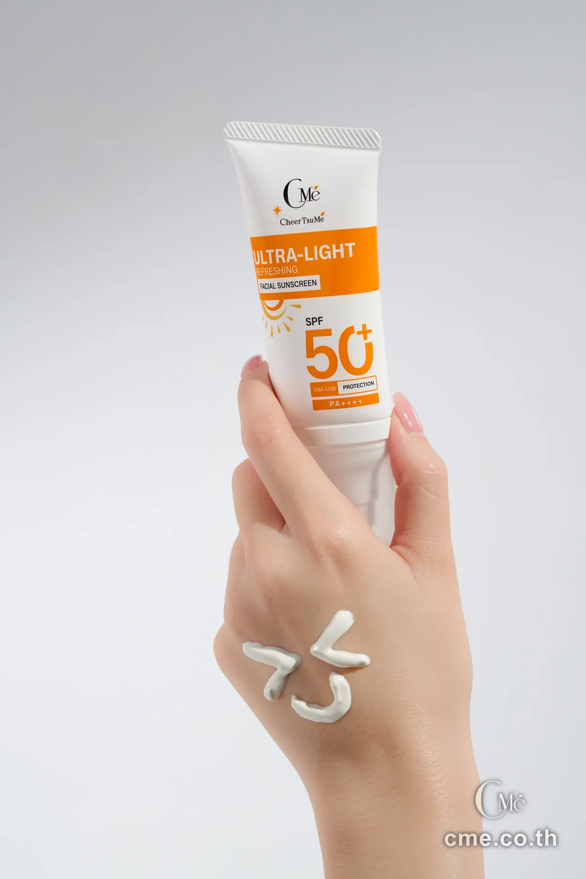 Model applying CMe Sunscreen SPF50+ — fast-absorbing, non-greasy, ideal for Thai skin